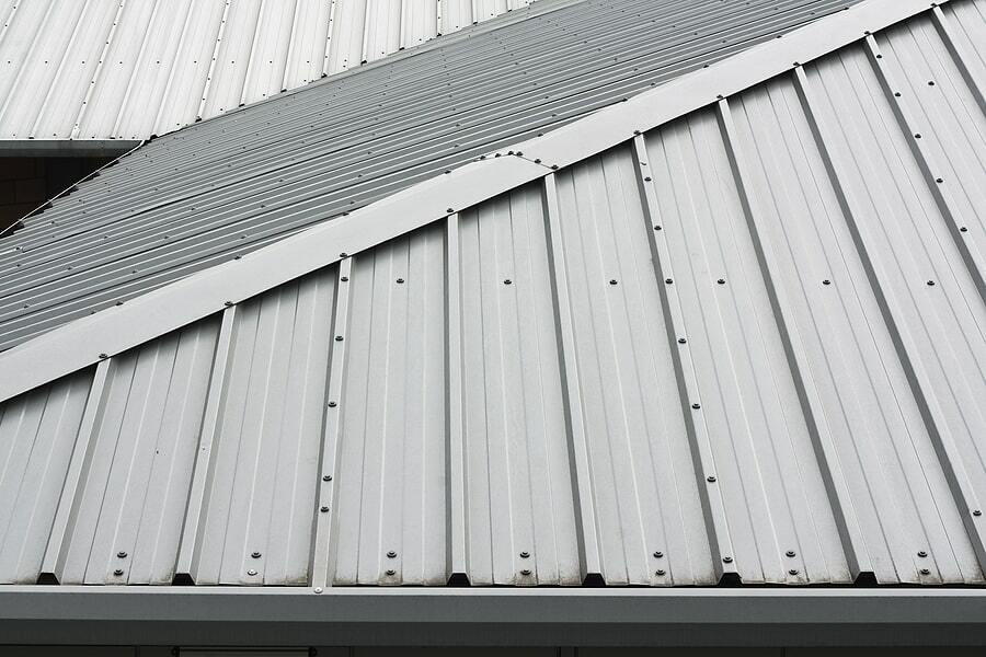 Factors That Cause a Faded Metal Roof