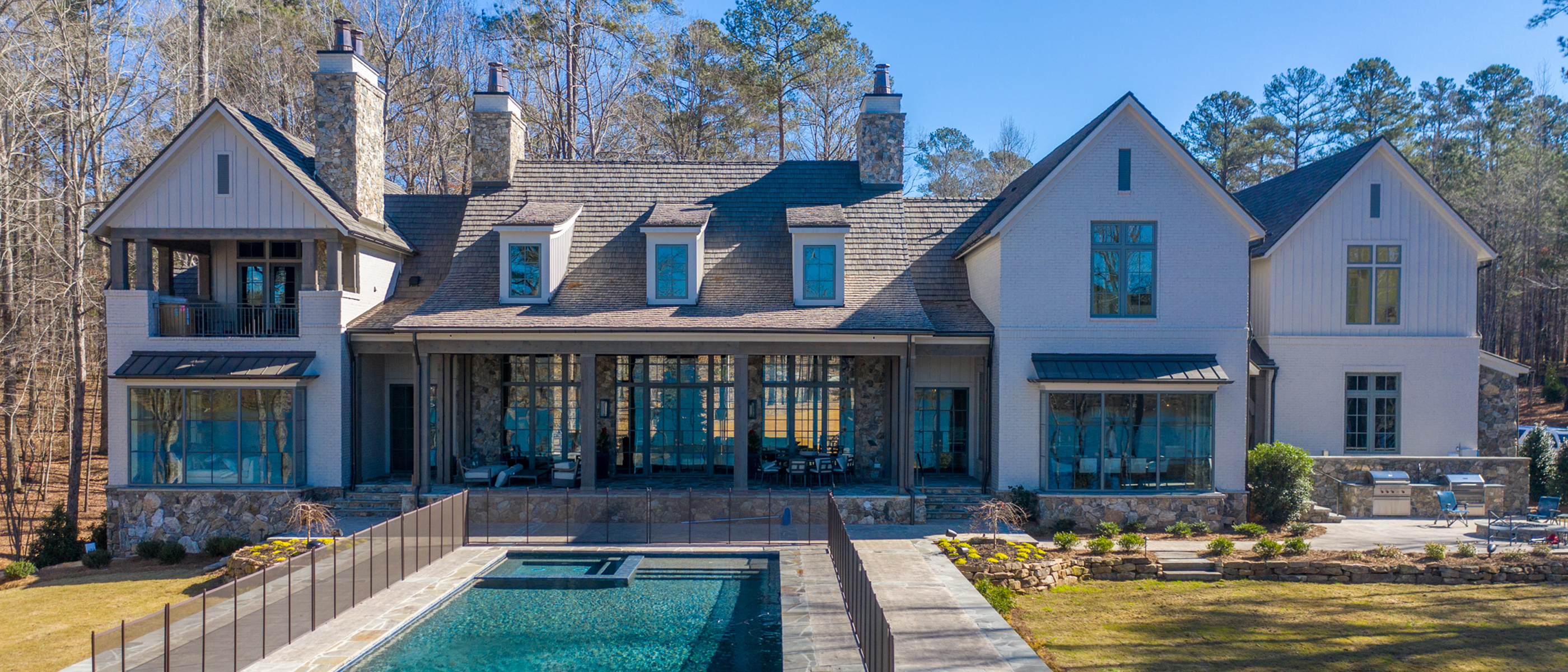 Brava Cedar Shake — Lake Forest color on lakeside home